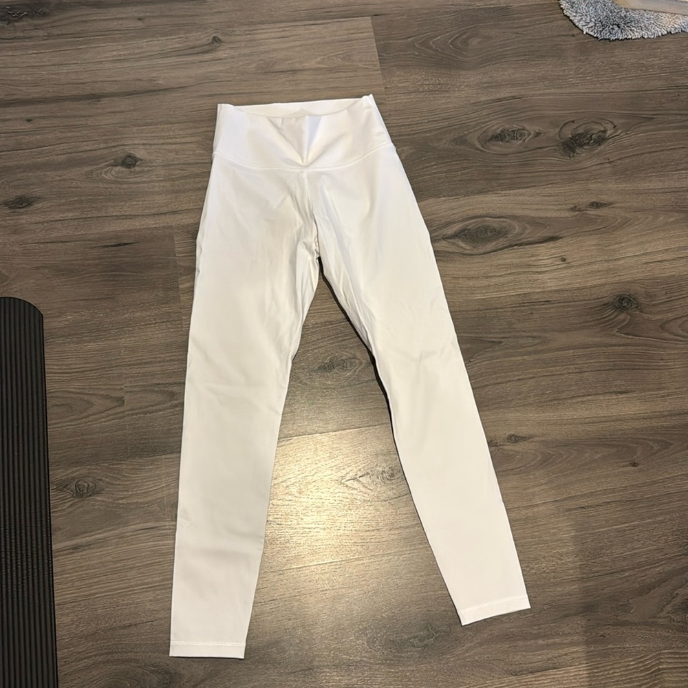 white aritzia leggings size S